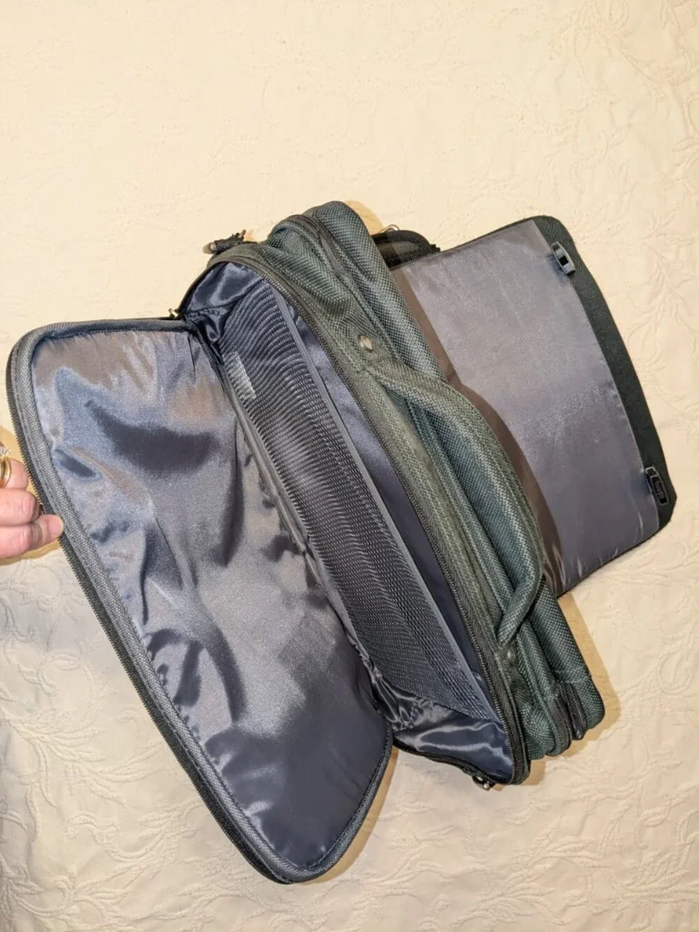 Destinations Sturdy Laptop Bag Messenger NWOT